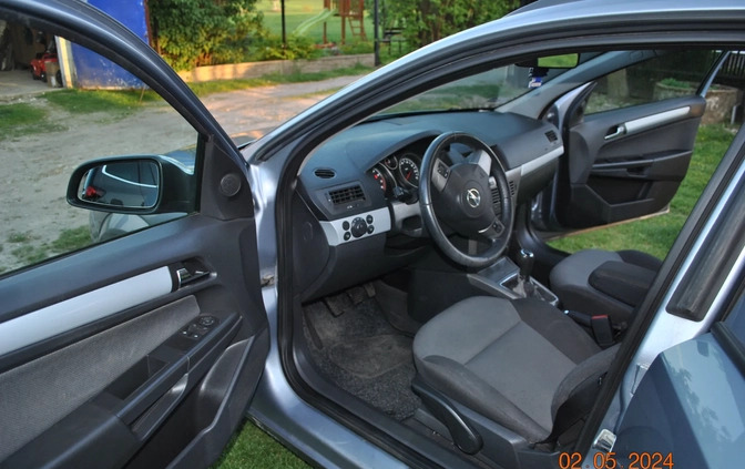 Opel Astra cena 9999 przebieg: 212272, rok produkcji 2006 z Iłża małe 301